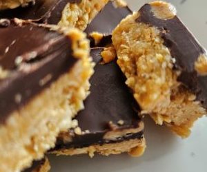 No Bake Chocolate Peanut Butter Slice